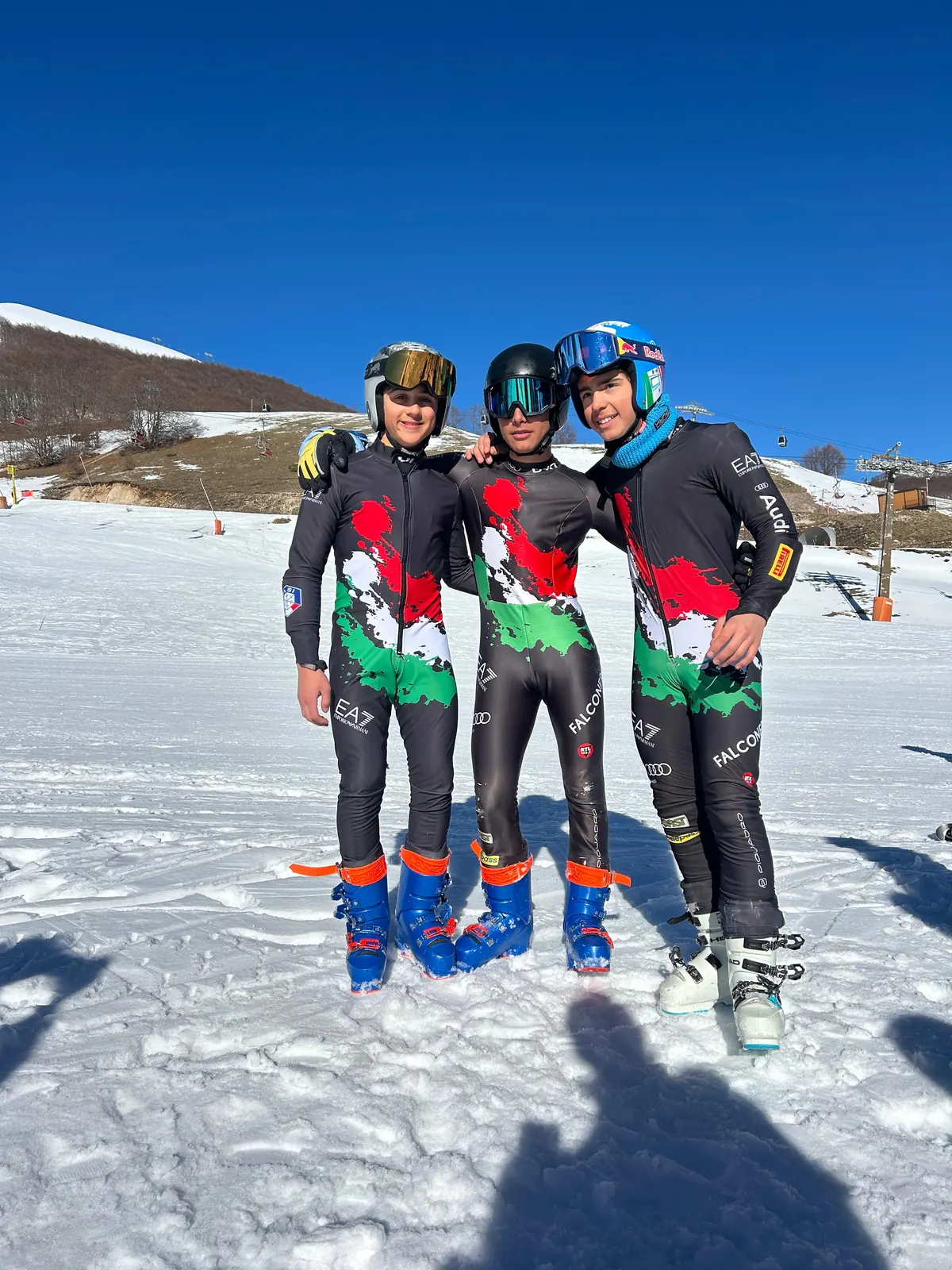 Tre atleti del Volare Team in tuta da gara